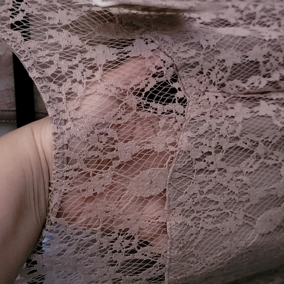 Mauve colored plus sixe 1X, Lace top - Picture 5 of 6